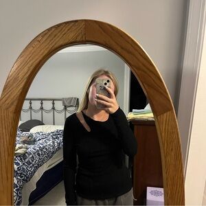 Vestique Black Keyhole Top